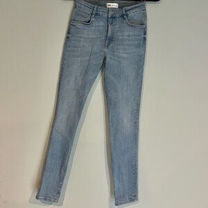 Zara light wash skinny Jean size 00 / 24